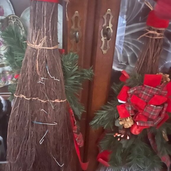 3 Pcs Christmas Teardrop Swags 24 Inch Broom-Branch style - Picture 2 of 4